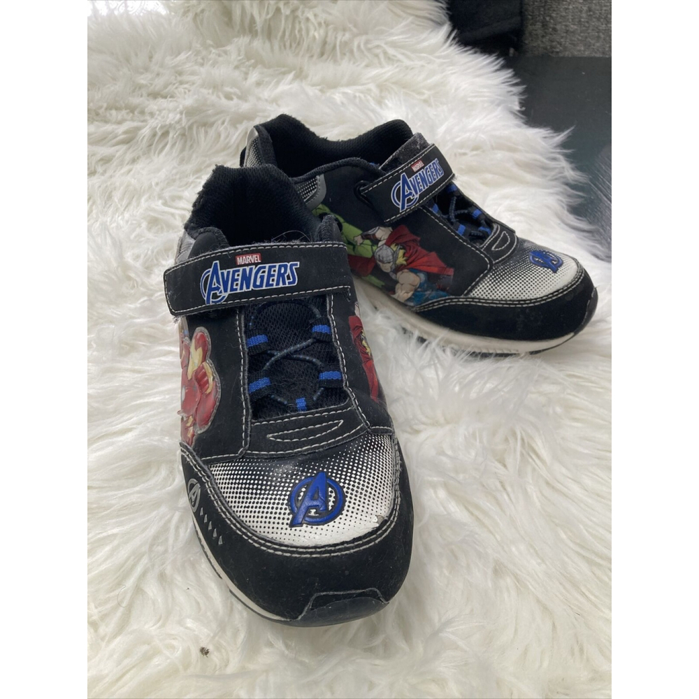 BOYS MARVEL Size US 3 SHOES AVENGERS LIGHT UP Collector Pre Owned
